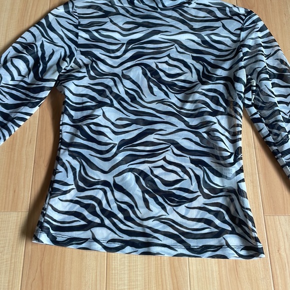 zebra pattern top - Picture 4 of 4